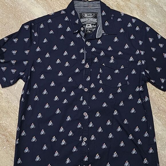 BROKEN THREADS MENS CYCLE BUTTON DOWN SLEVELESS SHIRT SIZE L .. NEW CONDITION! - Picture 2 of 5